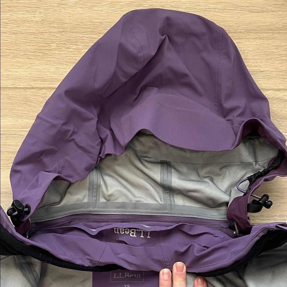 L.L. Bean Women's Gortex Rain Jacket - Picture 5 of 11